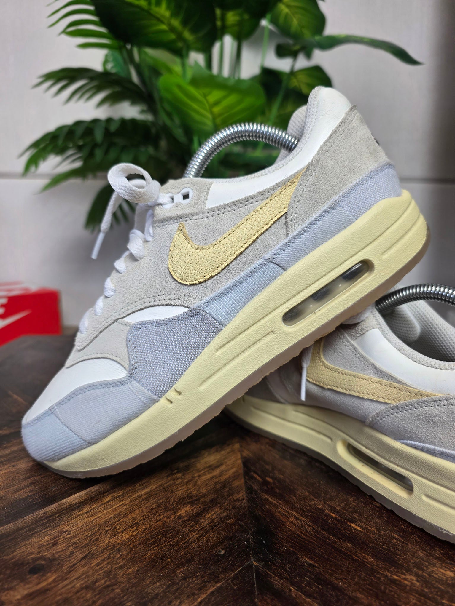 Nike Air Max 1 Crepe Light Bone maat 42