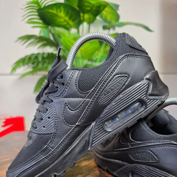Nike Air Max 90 Triple Black maat 38,5
