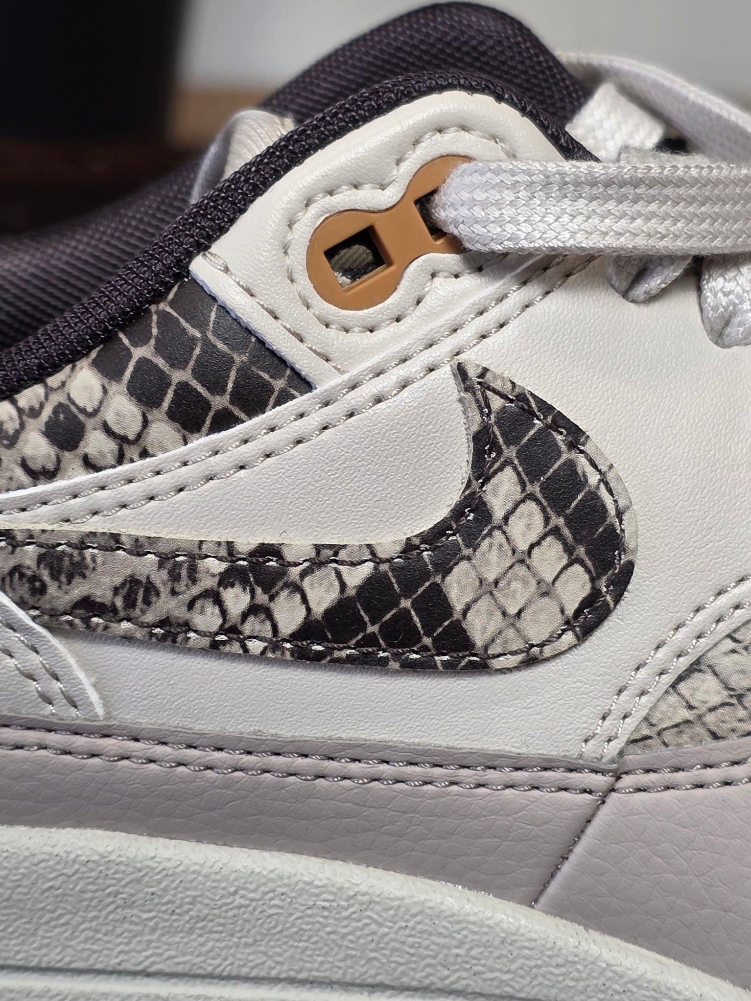 Nike Air Max 1 Snakeskin Light Orewood Brown maat 35,5