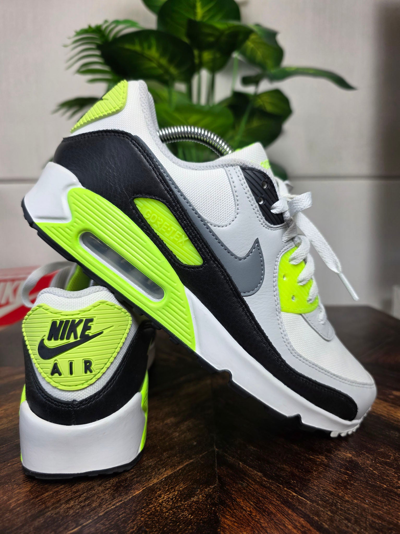Nike Air Max 90 Gore-Tex Volt maat 42,5