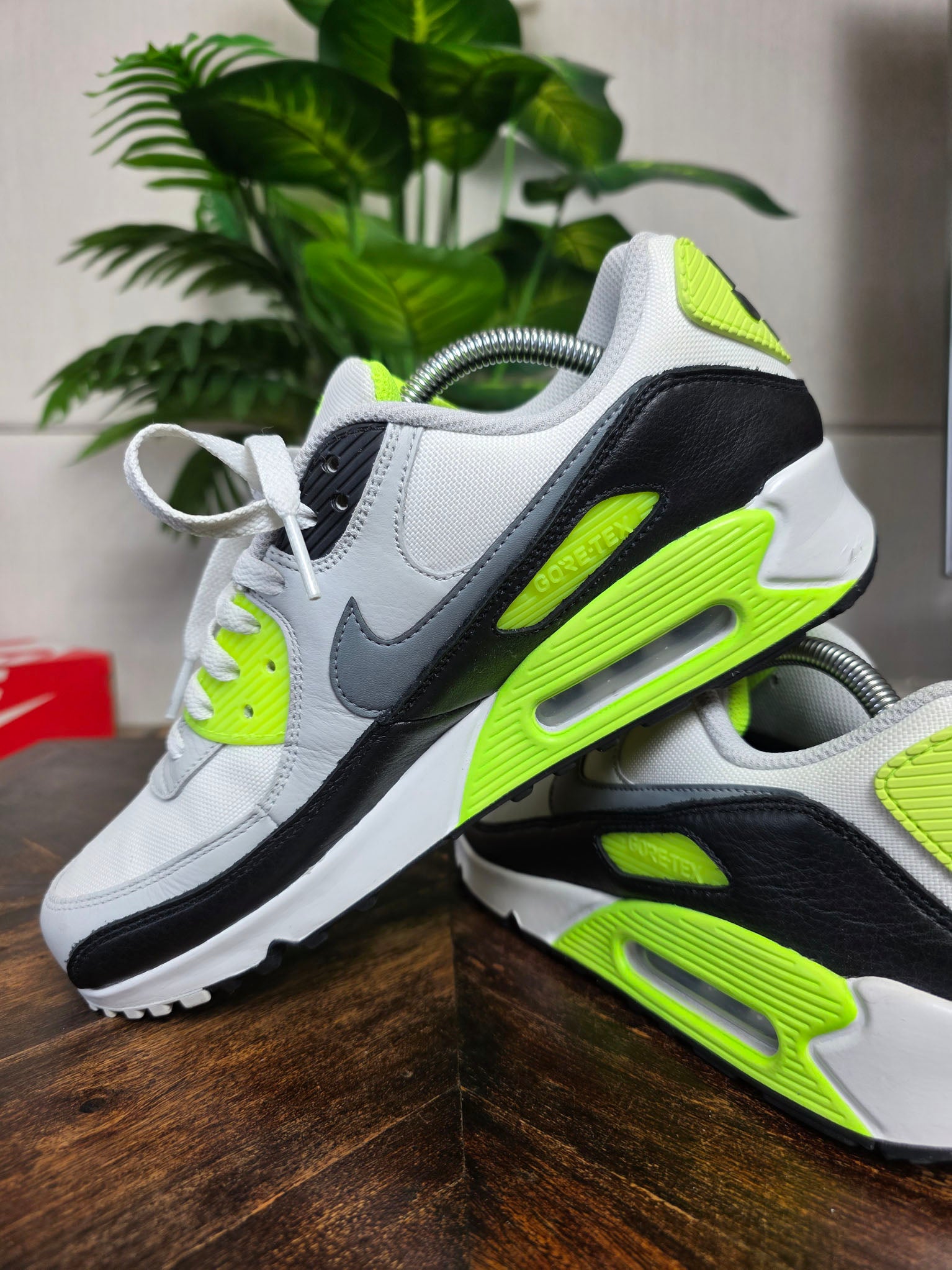 Nike Air Max 90 Gore-Tex Volt maat 42,5