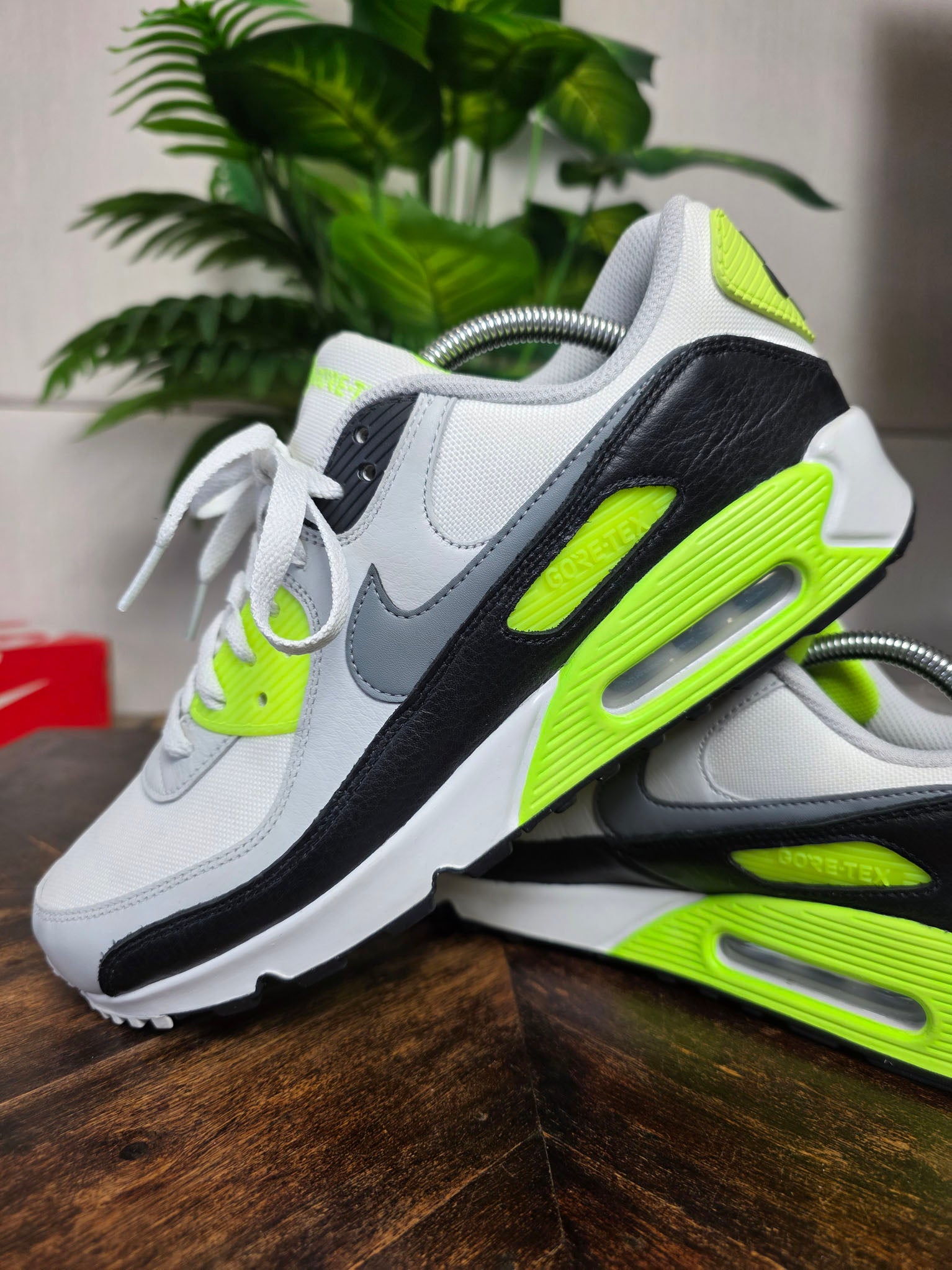 Nike Air Max 90 Gore-Tex Volt maat 42,5