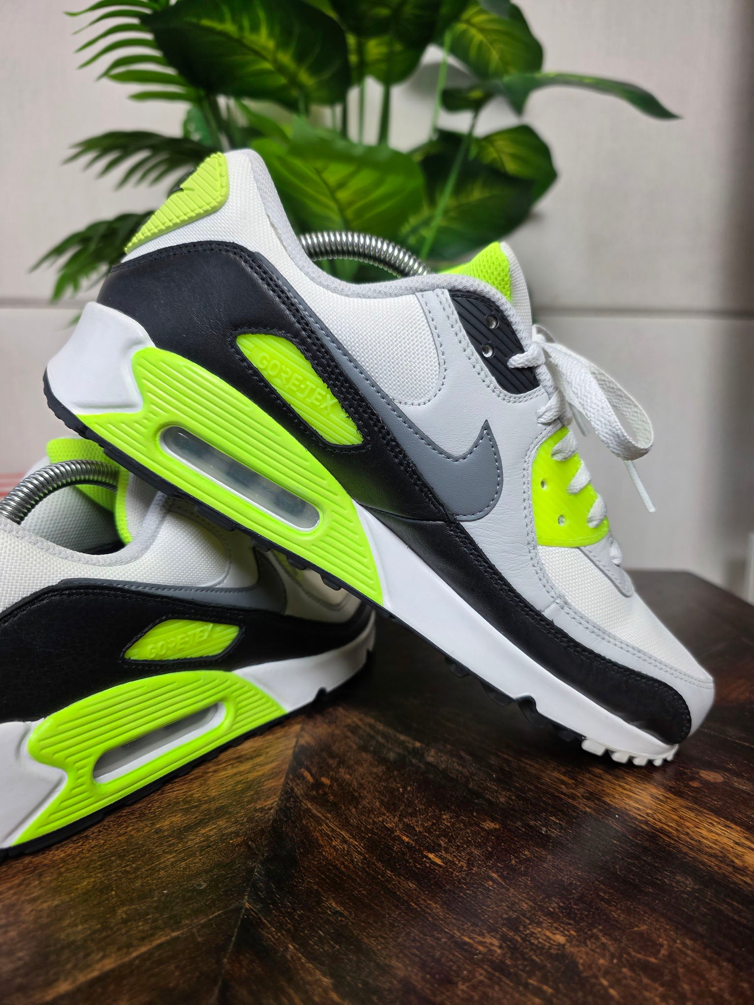 Nike Air Max 90 Gore-Tex Volt maat 42,5