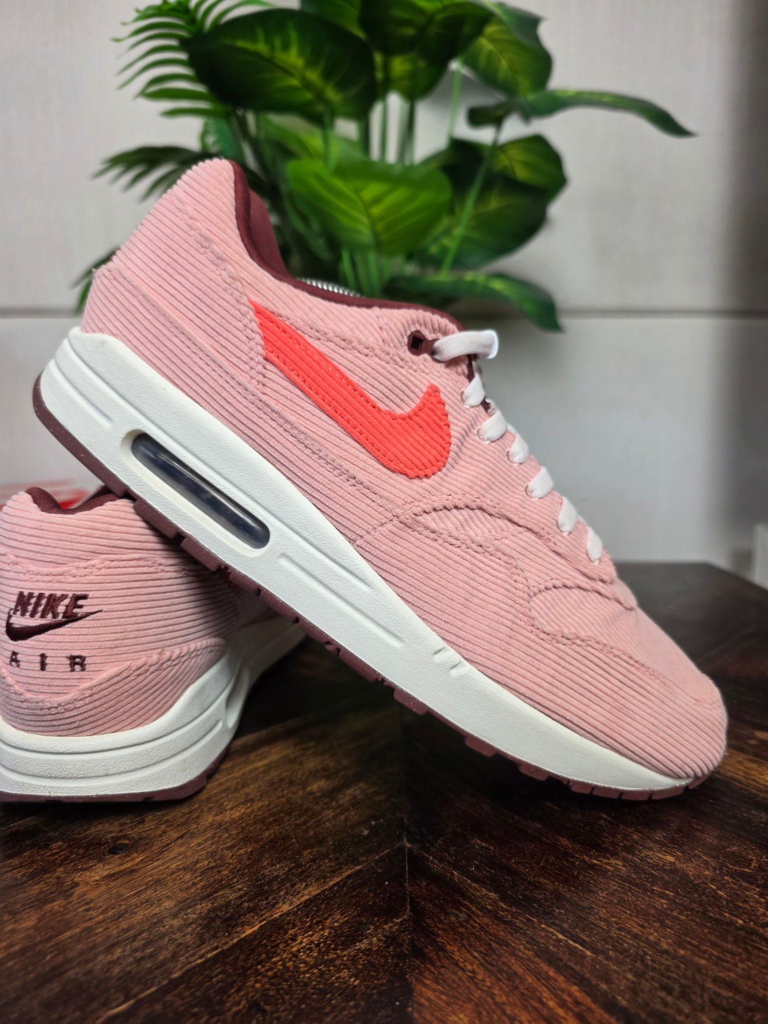 Nike Air Max 1 Coral Stardust Corduroy maat 45