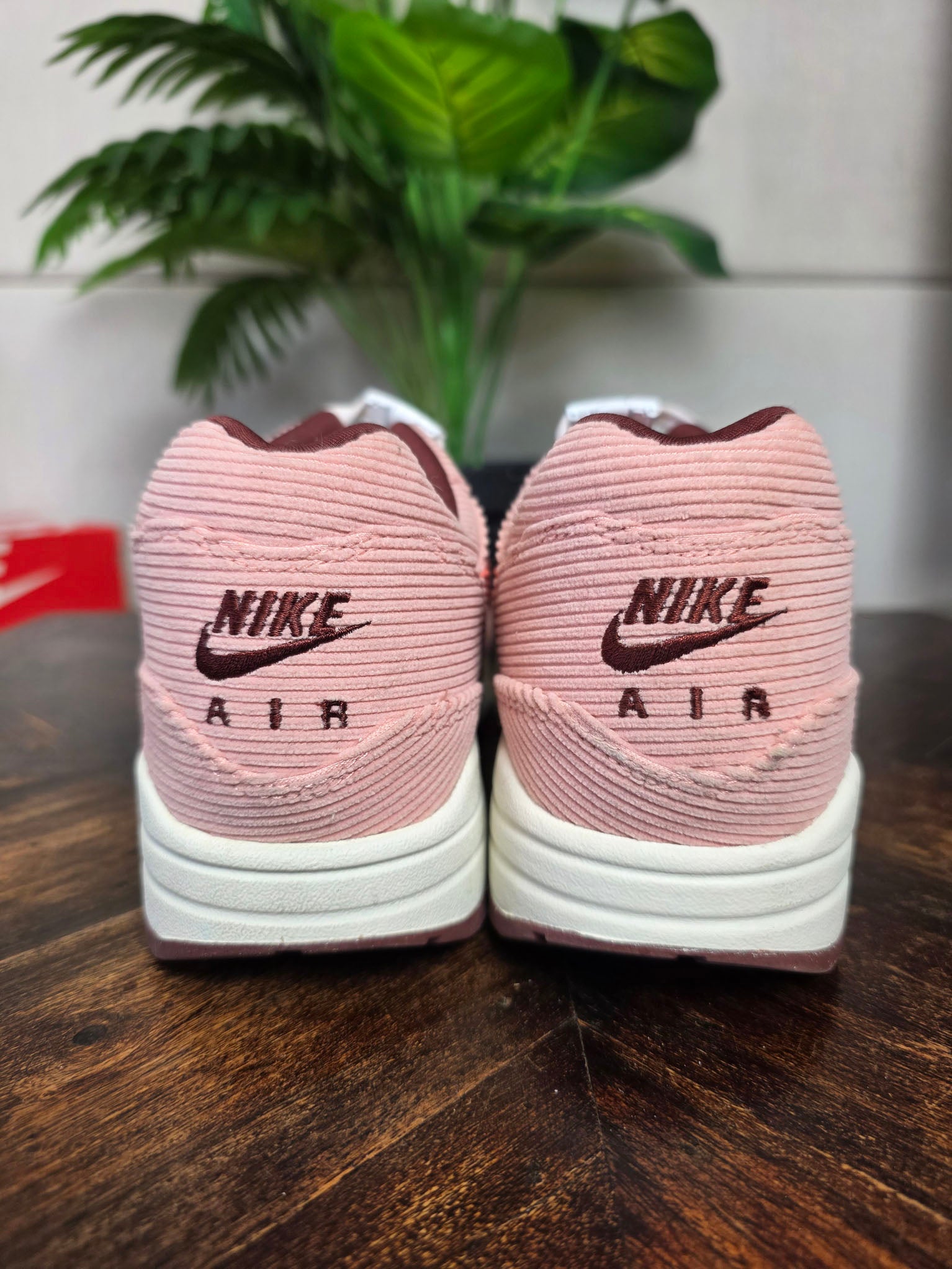 Nike Air Max 1 Coral Stardust Corduroy maat 45