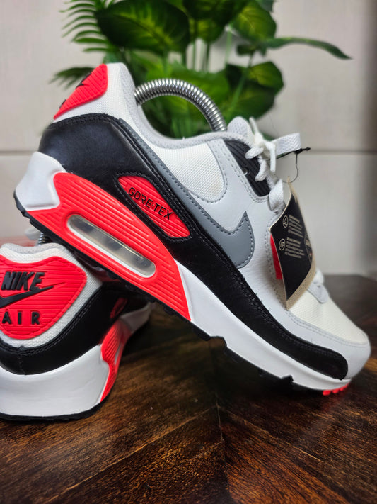 Nike Air Max 90 GoreTex Infrared maat 40