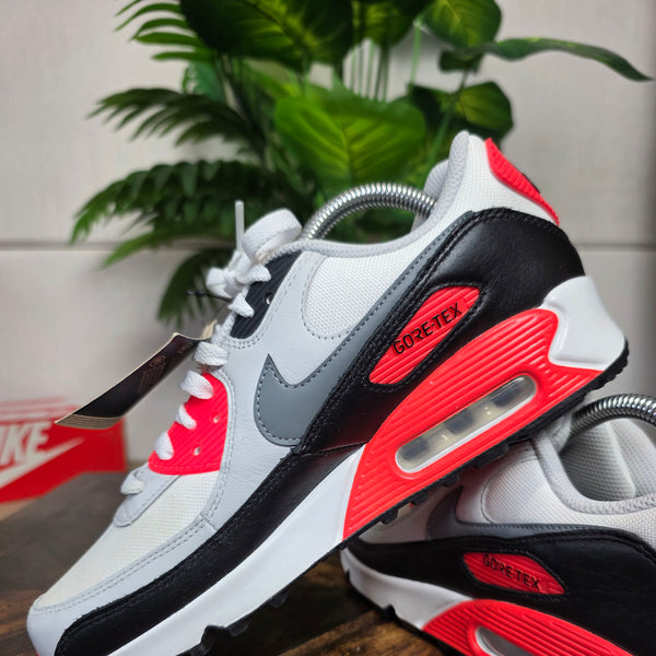 Nike Air Max 90 GoreTex Infrared maat 40