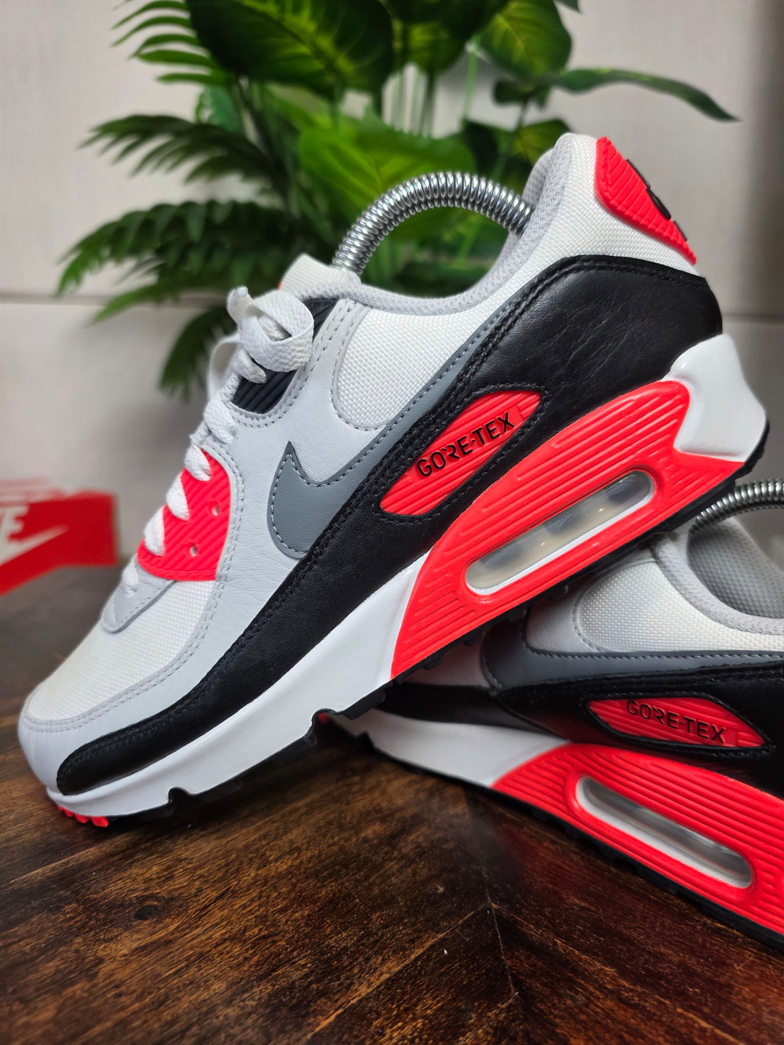 Nike Air Max 90 GoreTex Infrared maat 40