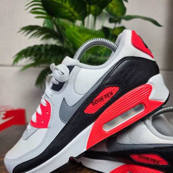 Nike Air Max 90 GoreTex Infrared maat 40