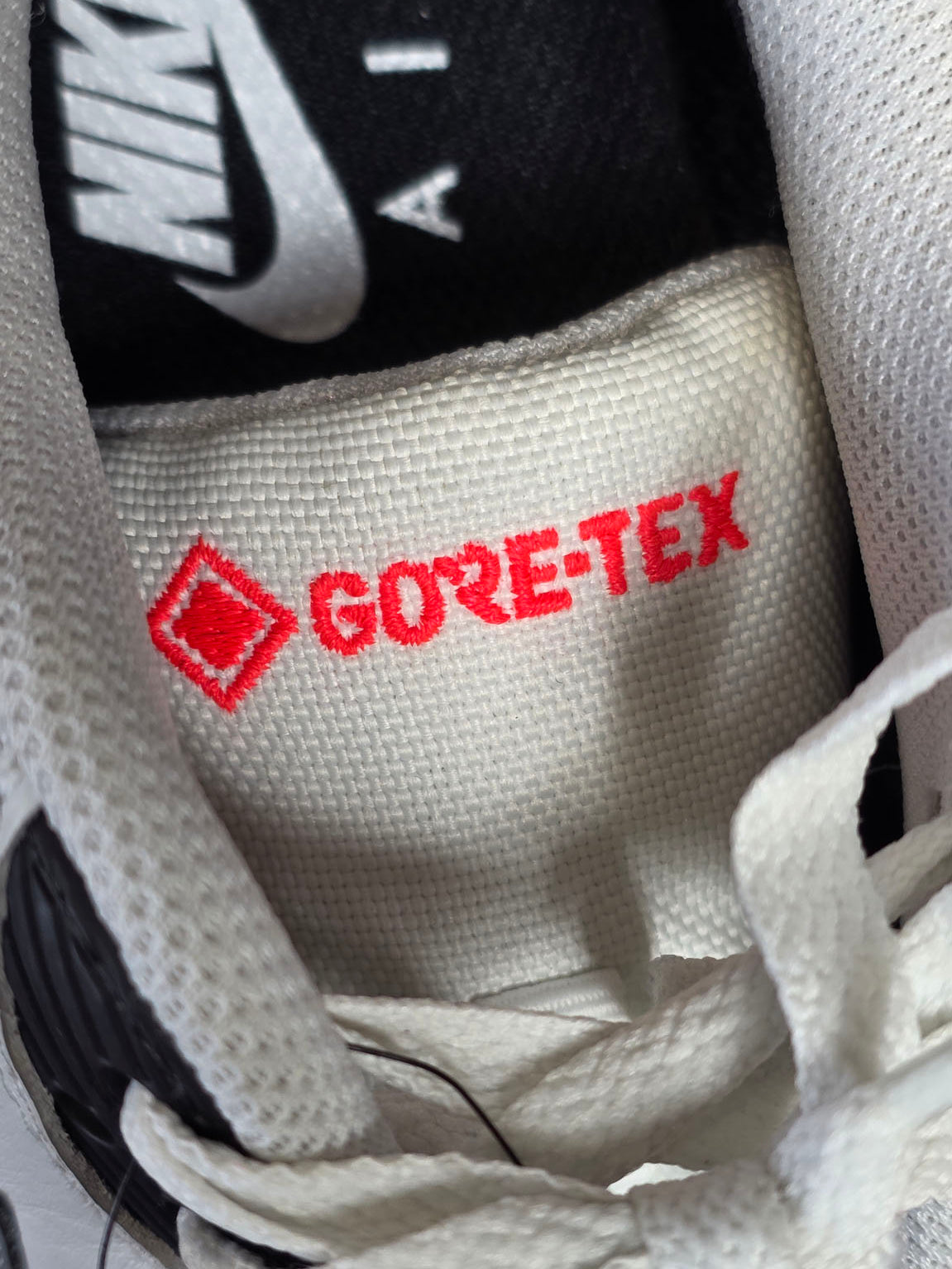 Nike Air Max 90 GoreTex Infrared maat 40