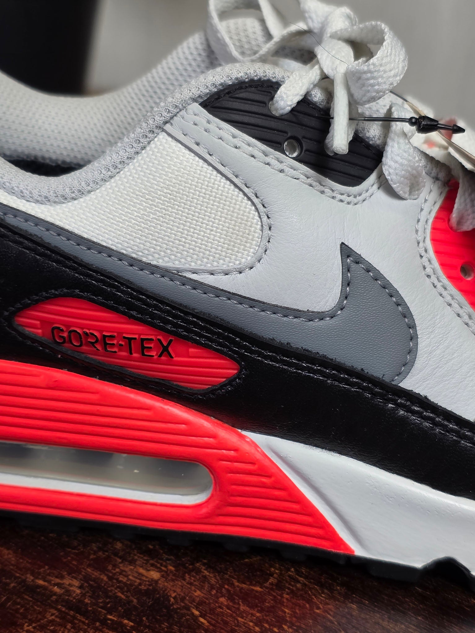 Nike Air Max 90 GoreTex Infrared maat 40