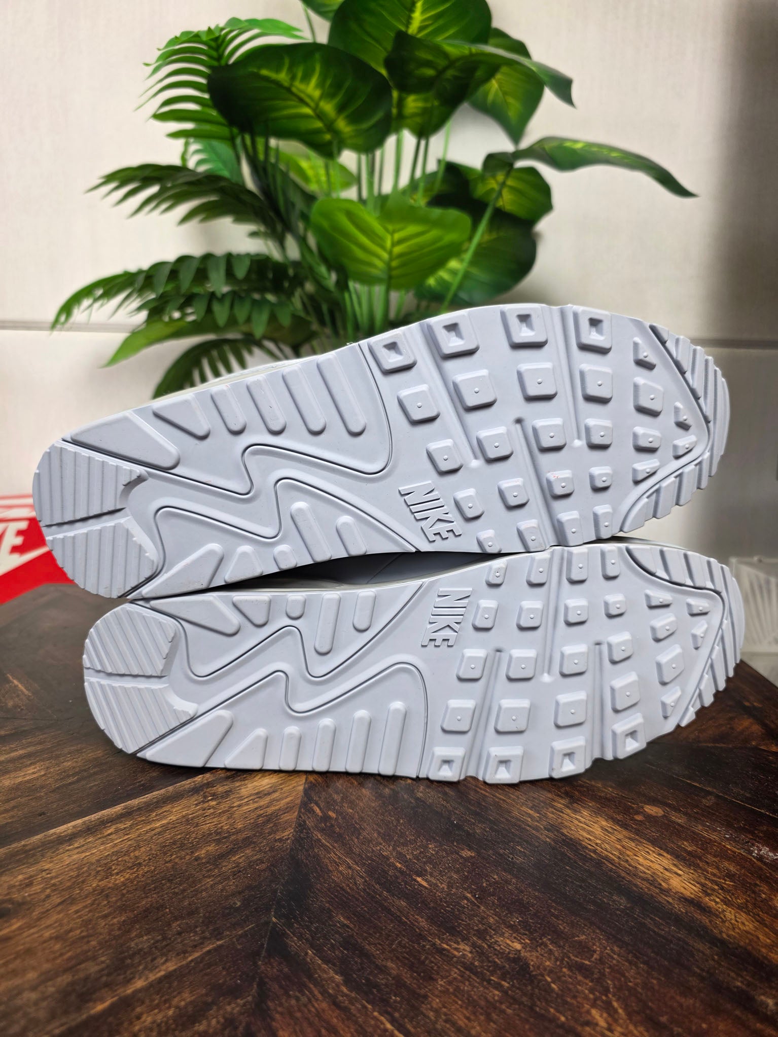 Nike Air Max 90 Triple Wolf Grey maat 48,5