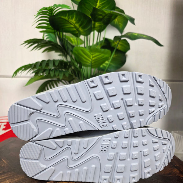 Nike Air Max 90 Triple Wolf Grey maat 48,5