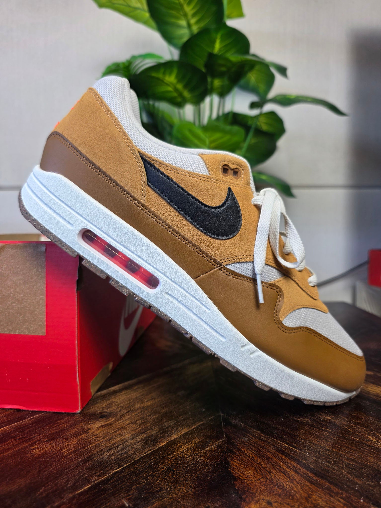 Nike Air Max 1 Escape British Tan Light Bone maat 50,5