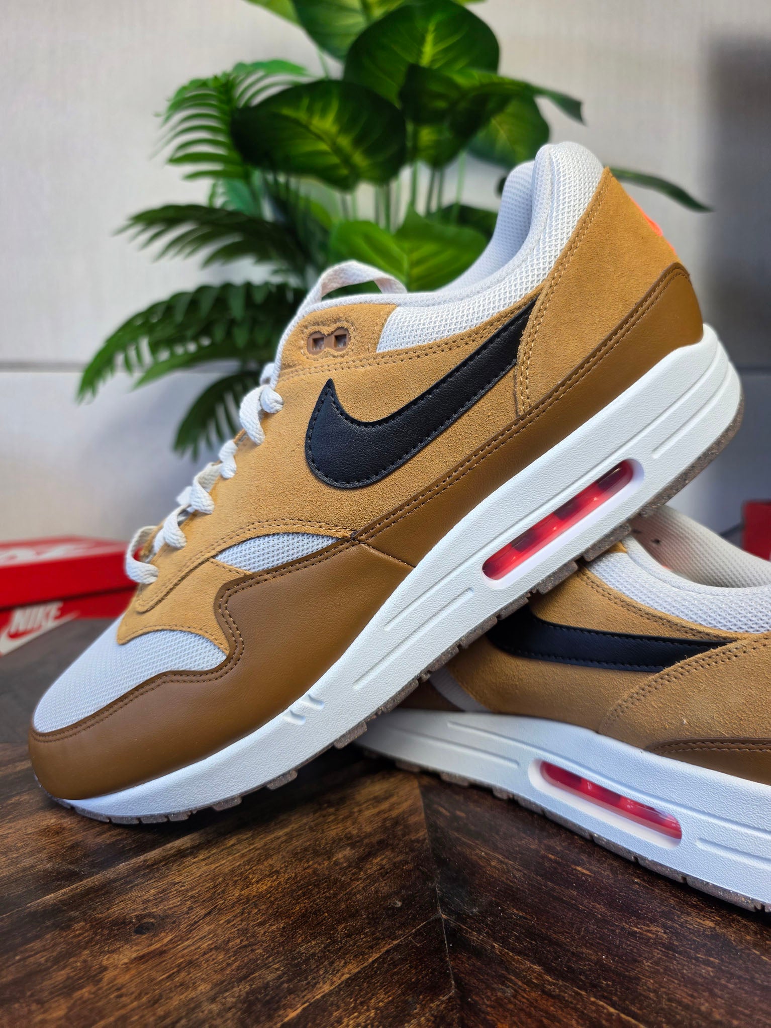 Nike Air Max 1 Escape British Tan Light Bone maat 50,5