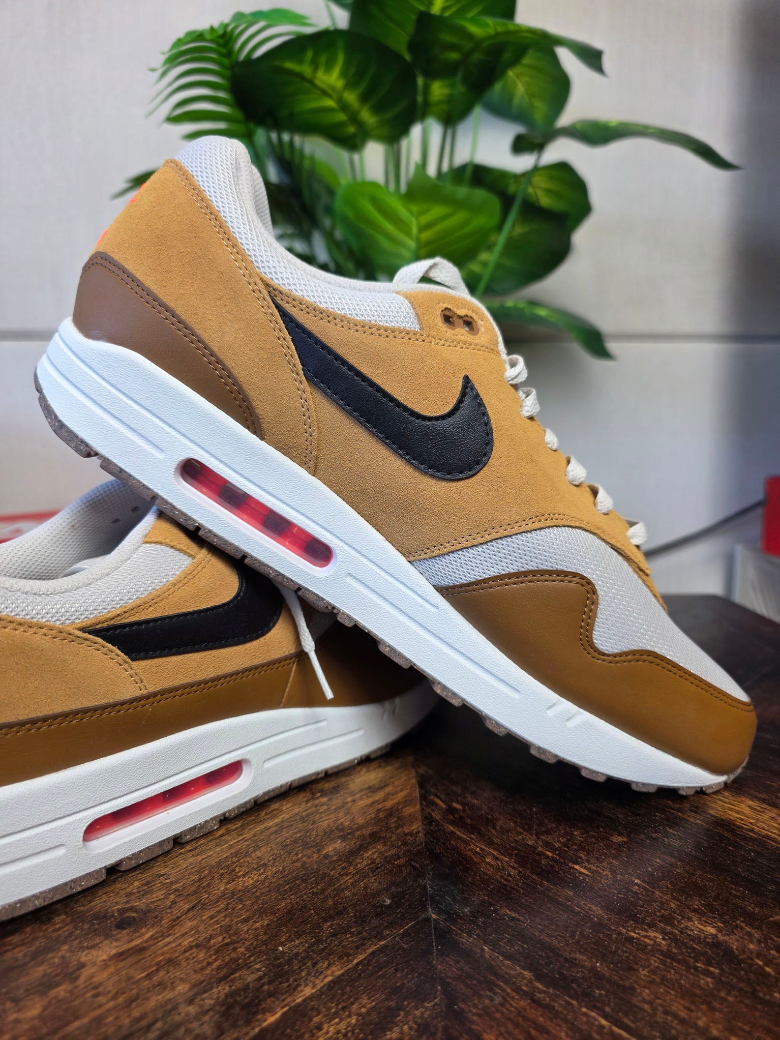 Nike Air Max 1 Escape British Tan Light Bone maat 50,5