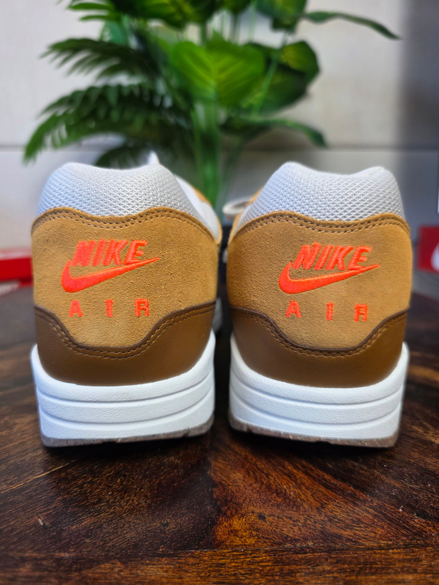 Nike Air Max 1 Escape British Tan Light Bone maat 50,5
