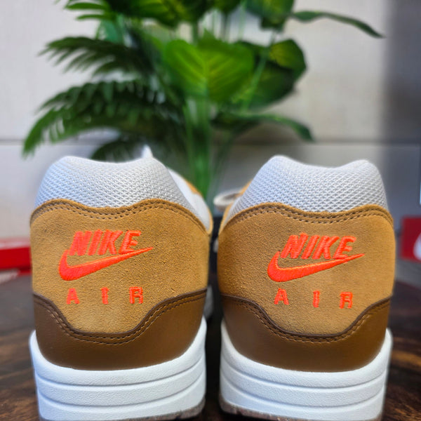 Nike Air Max 1 Escape British Tan Light Bone maat 50,5