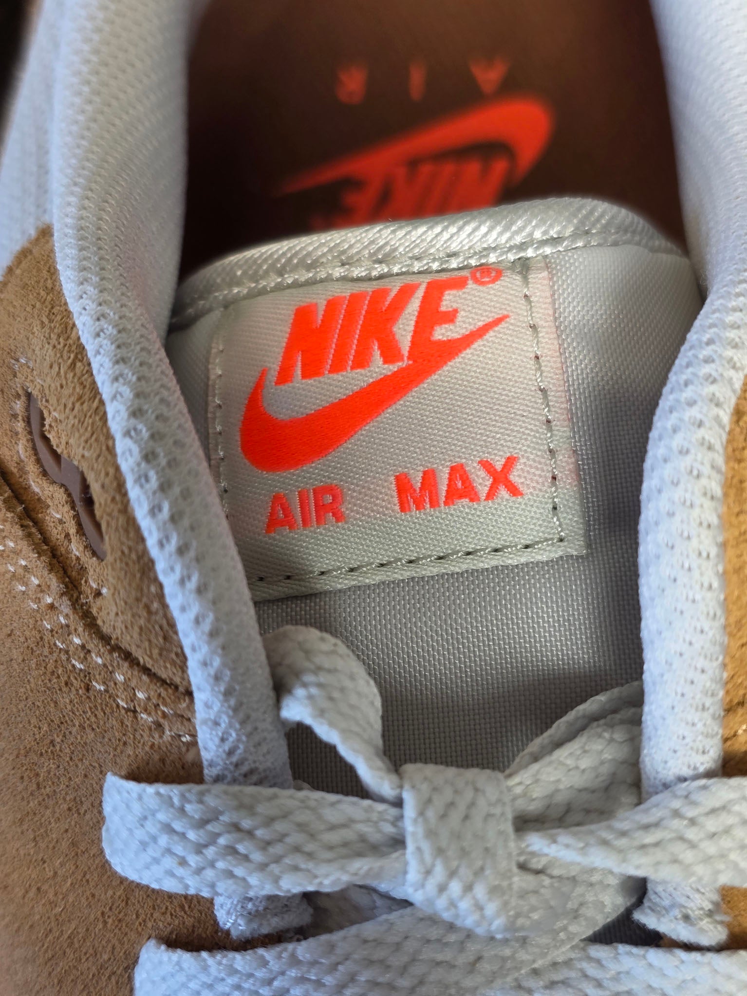 Nike Air Max 1 Escape British Tan Light Bone maat 50,5
