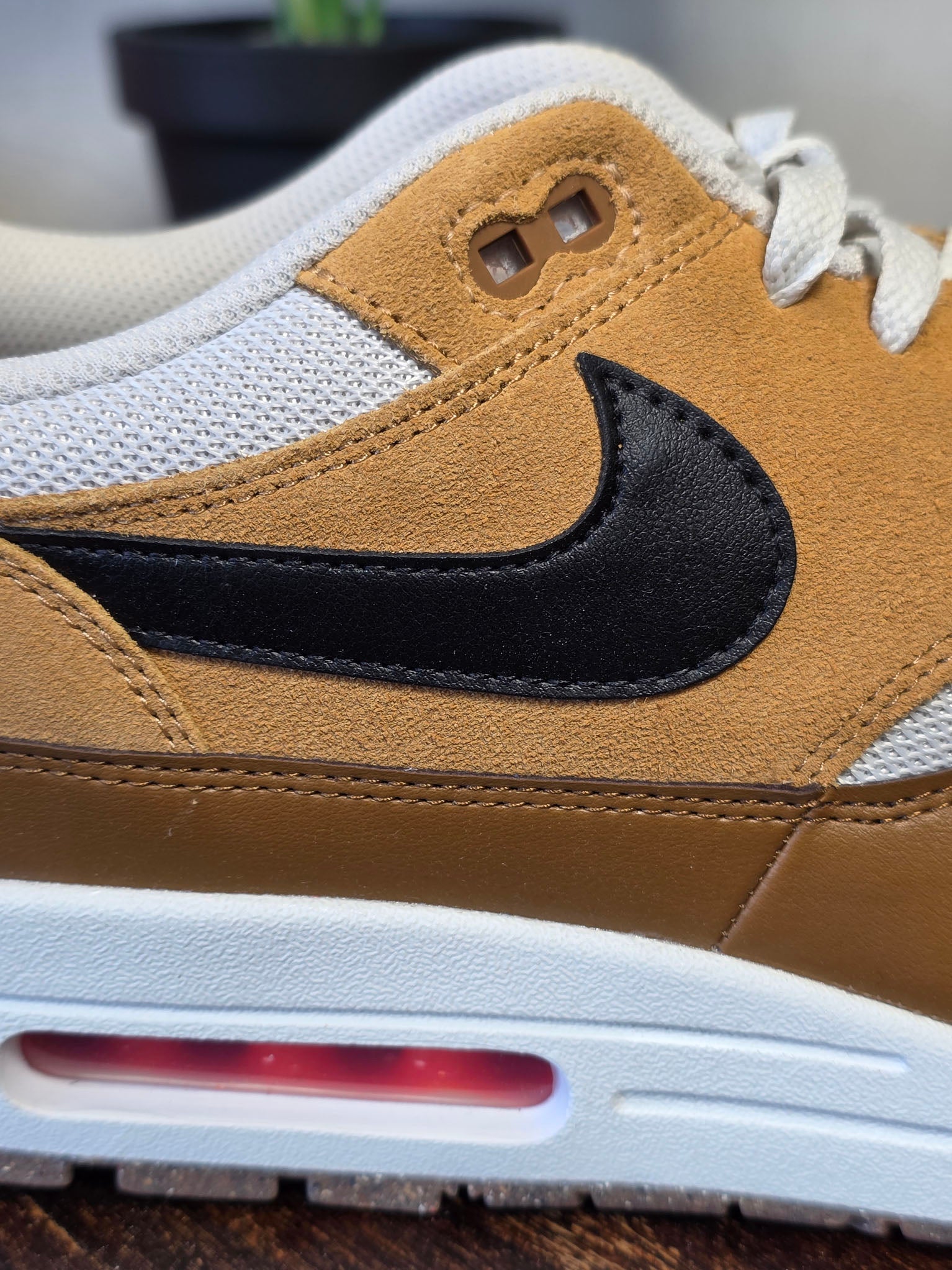 Nike Air Max 1 Escape British Tan Light Bone maat 50,5