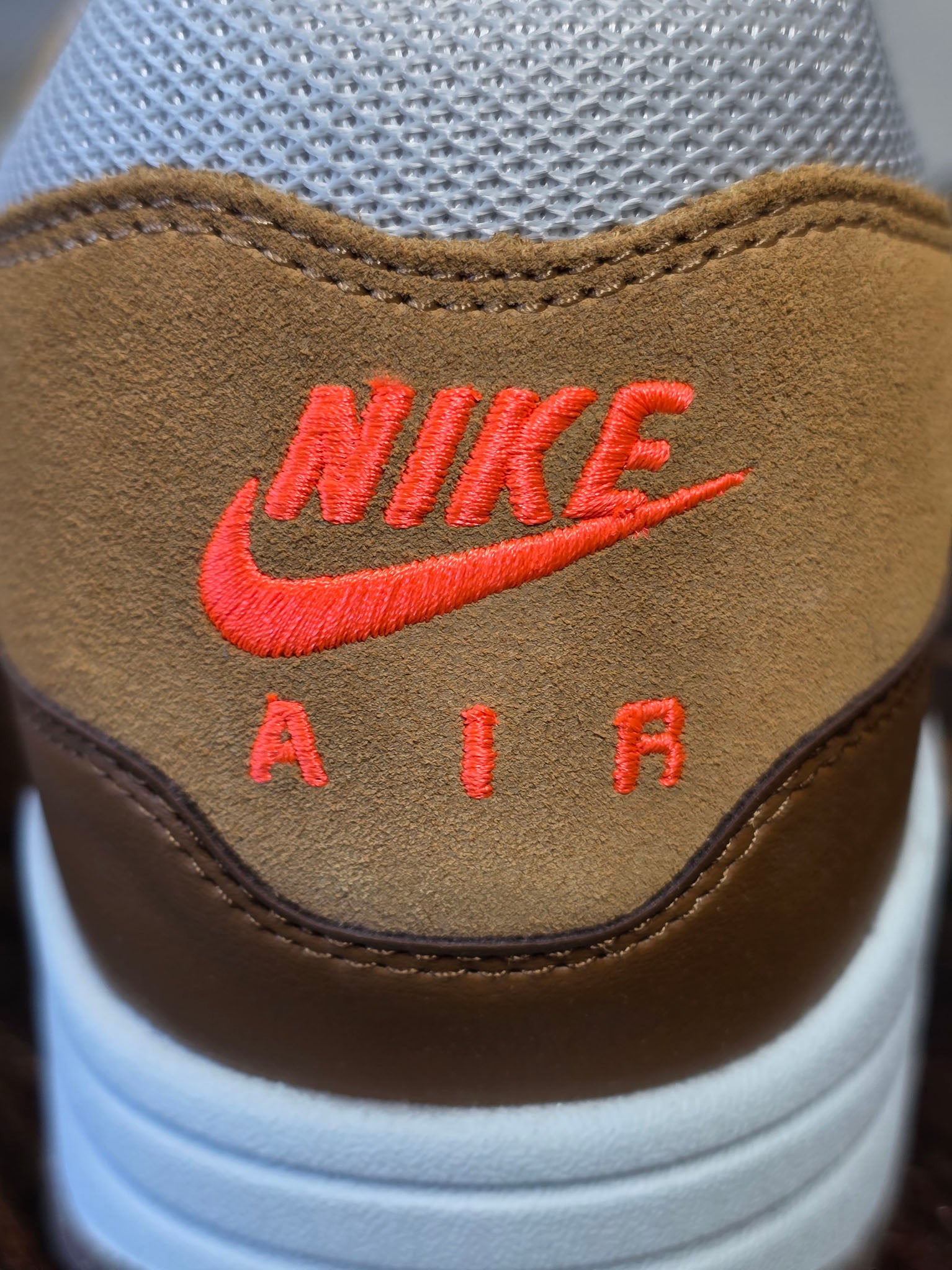 Nike Air Max 1 Escape British Tan Light Bone maat 50,5