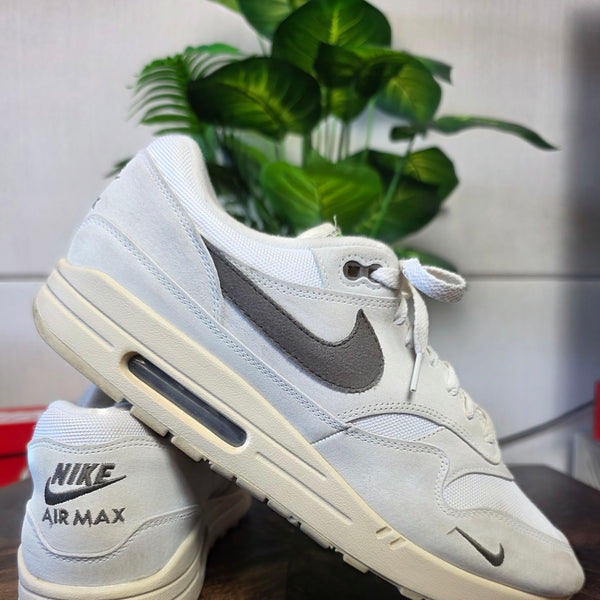 Nike Air Max 1 Sail Ironstone maat 48,5