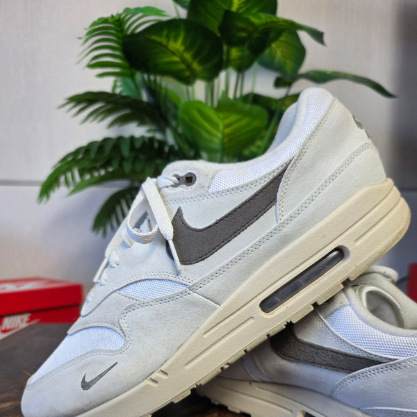 Nike Air Max 1 Sail Ironstone maat 48,5