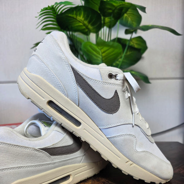 Nike Air Max 1 Sail Ironstone maat 48,5