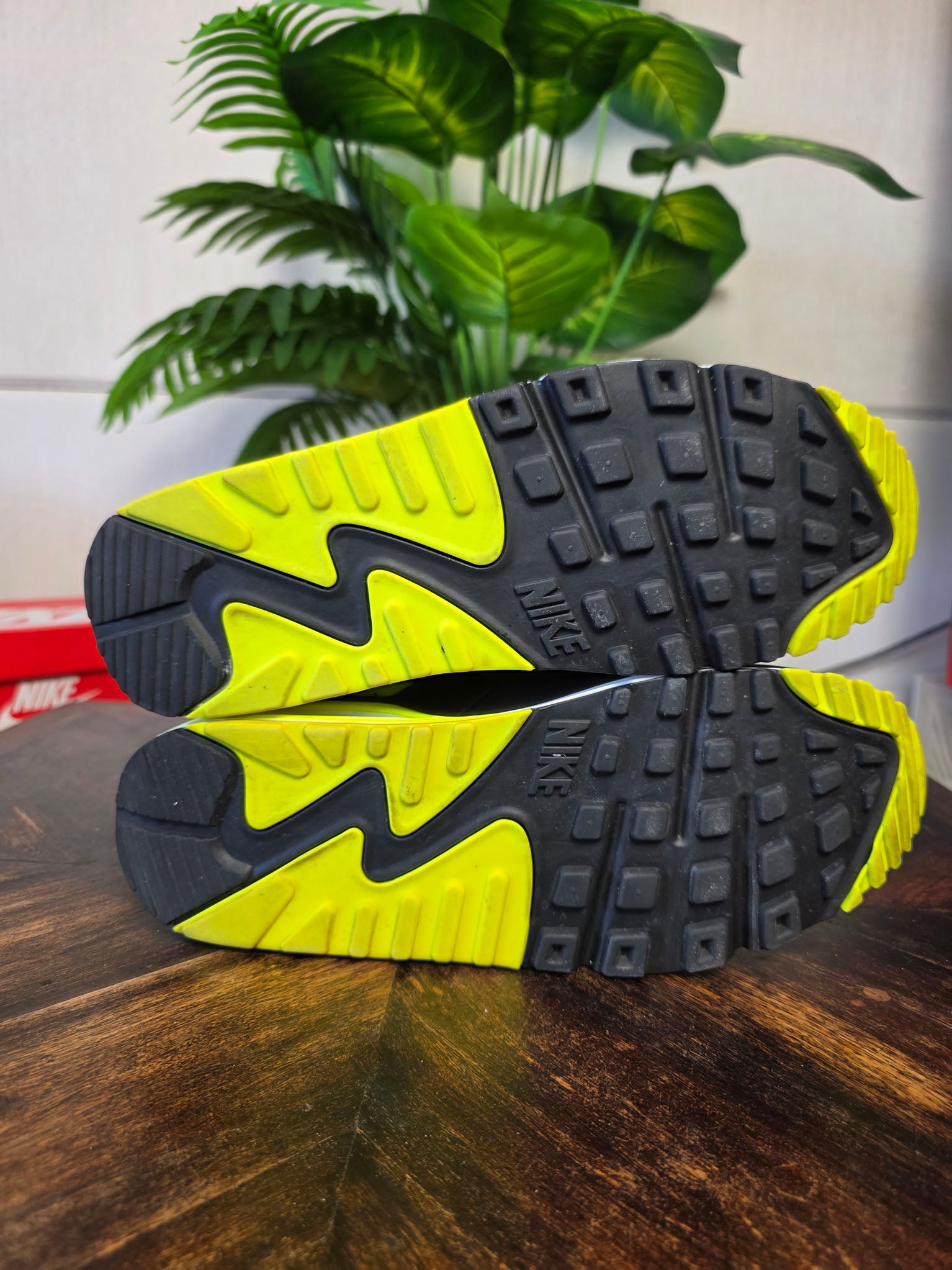 Nike Air Max 90 OG Volt maat 42,5