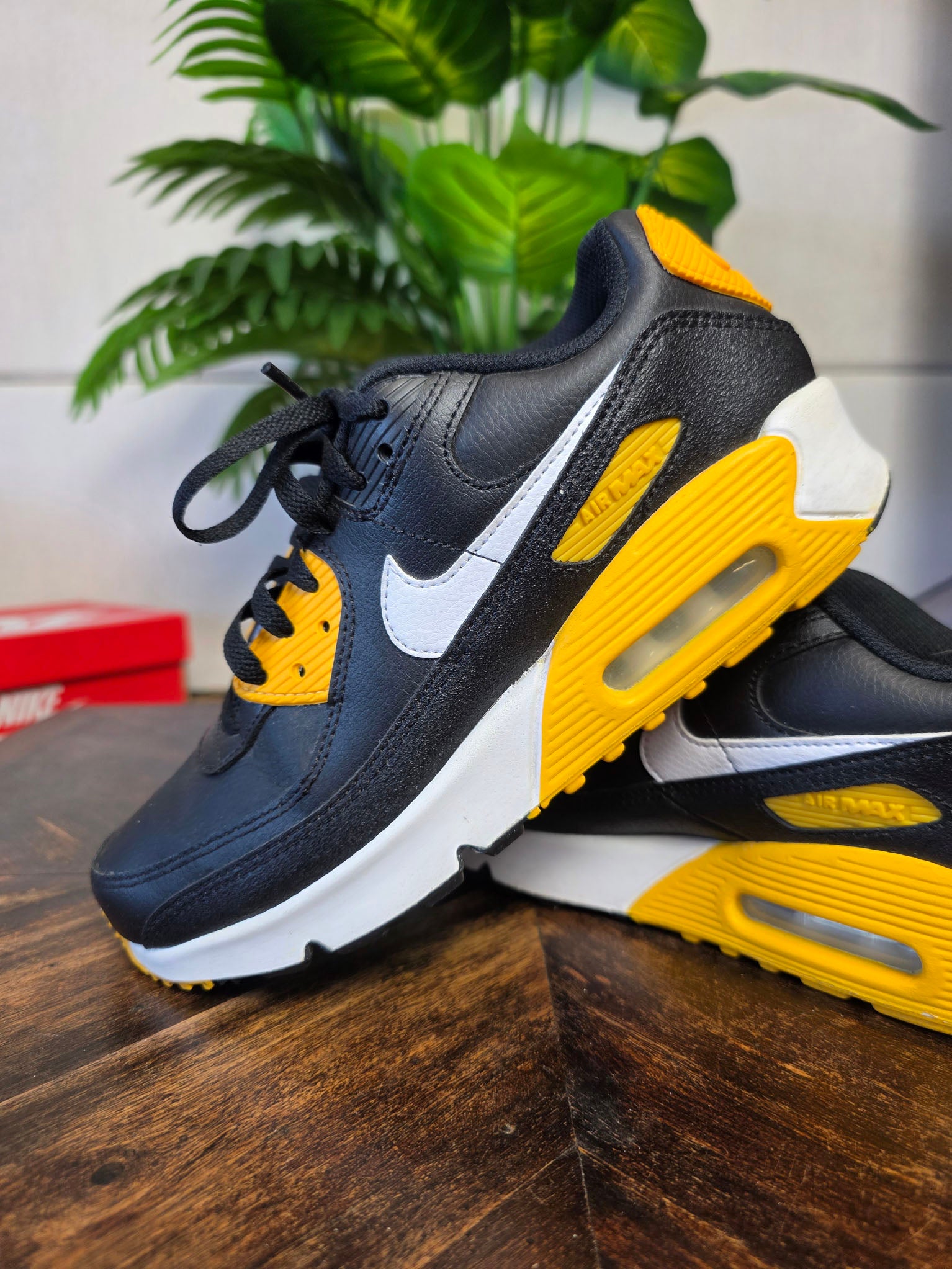 Nike Air Max 90 GS Black University Gold maat 38