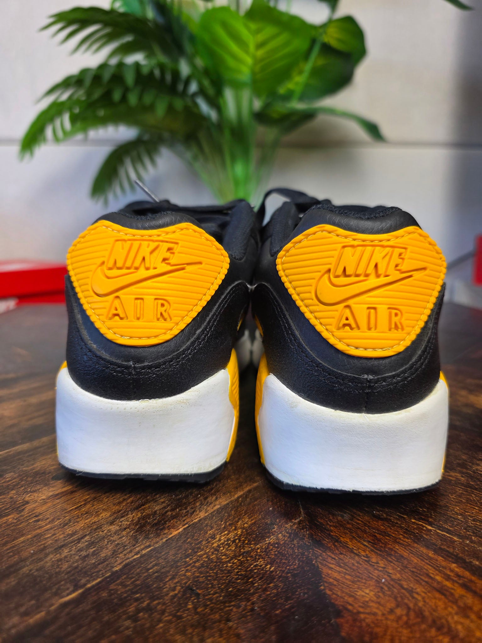 Nike Air Max 90 GS Black University Gold maat 38