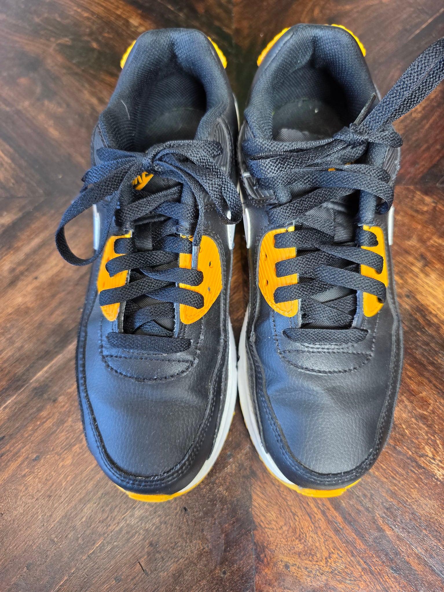Nike Air Max 90 GS Black University Gold maat 38