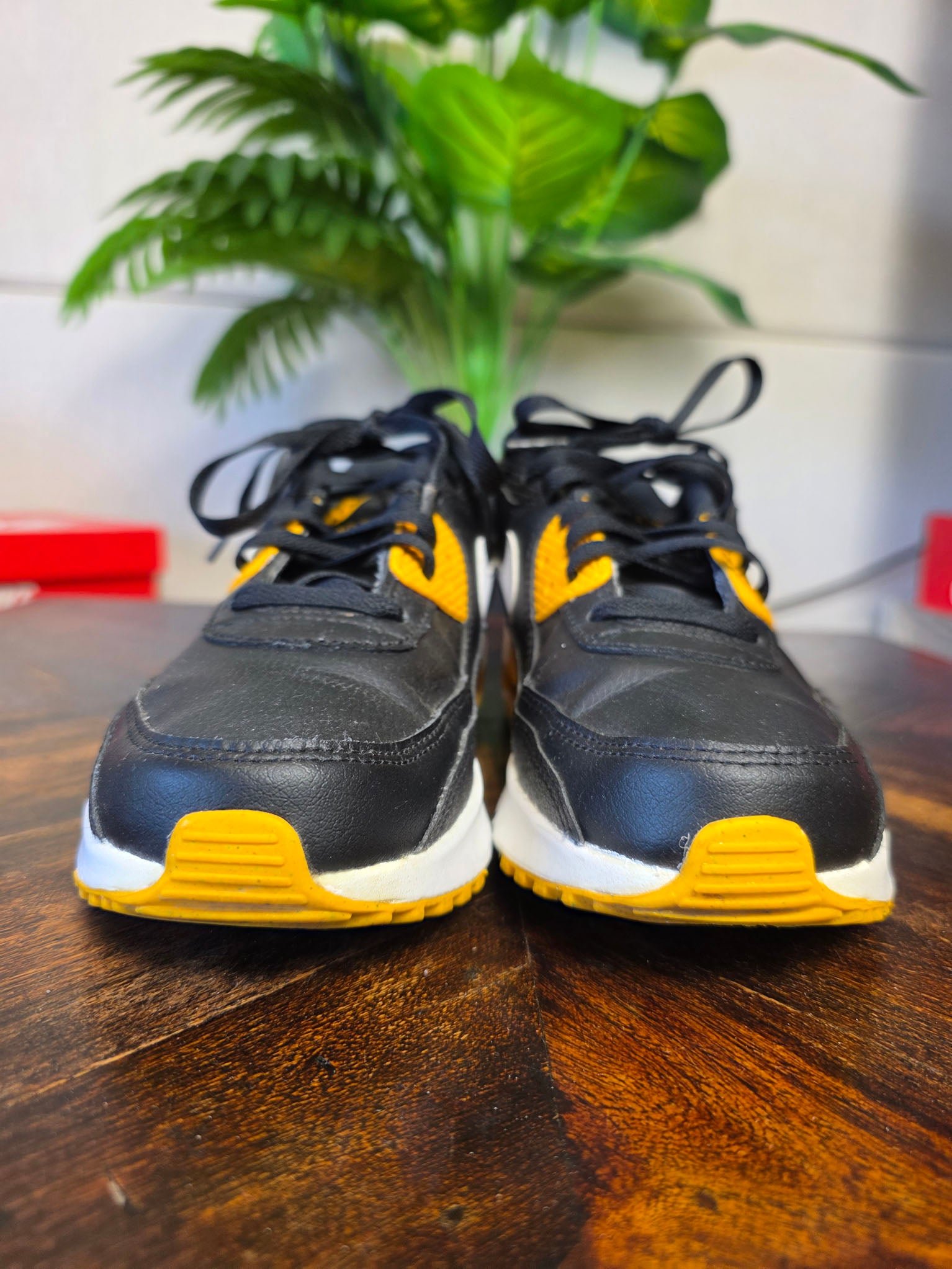 Nike Air Max 90 GS Black University Gold maat 38