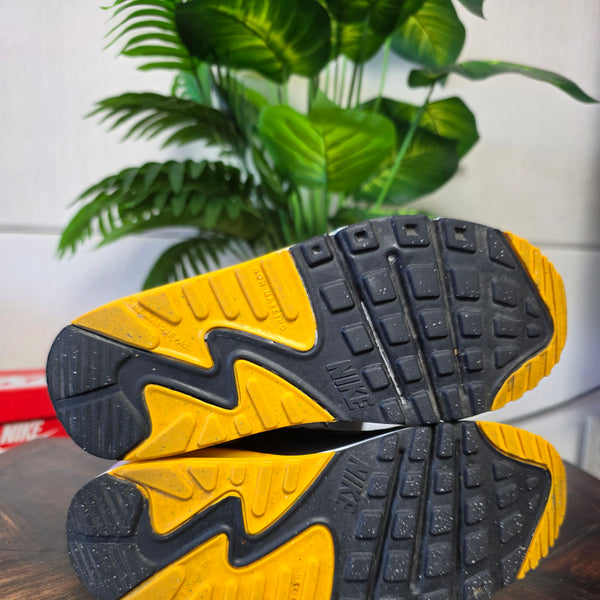 Nike Air Max 90 GS Black University Gold maat 38