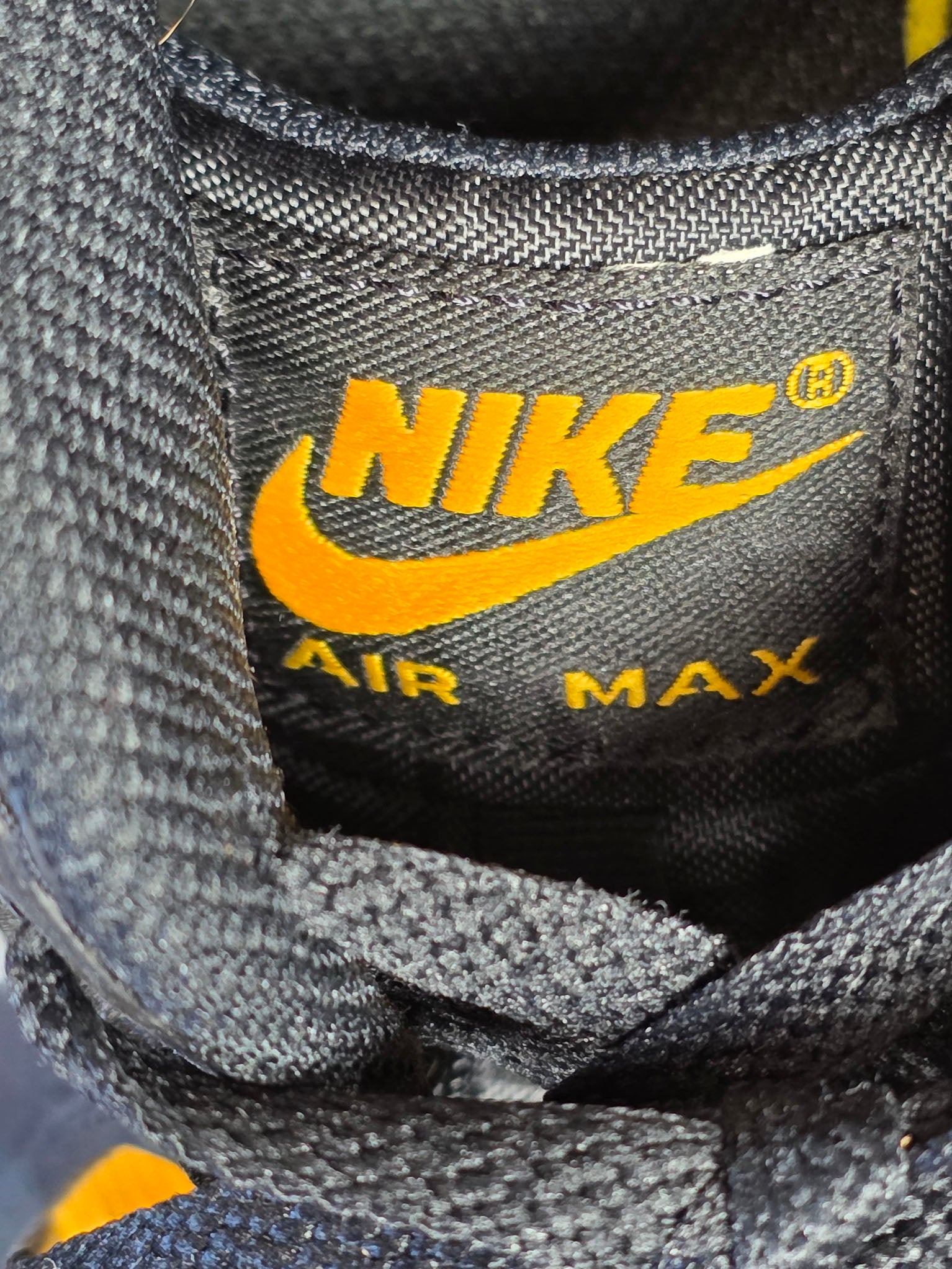 Nike Air Max 90 GS Black University Gold maat 38