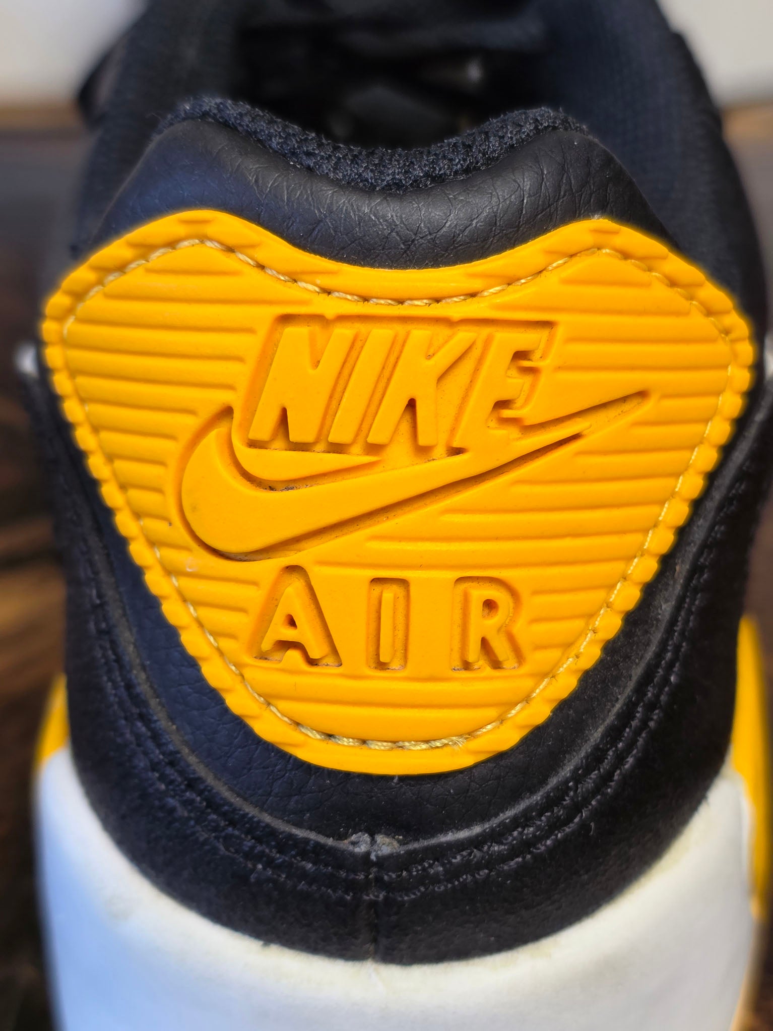 Nike Air Max 90 GS Black University Gold maat 38