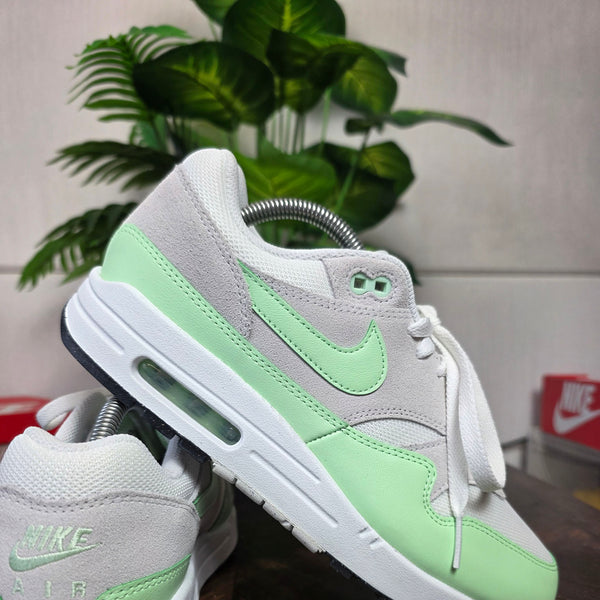 Nike Air Max 1 Essential Vapor Green maat 42