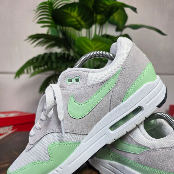 Nike Air Max 1 Essential Vapor Green maat 42