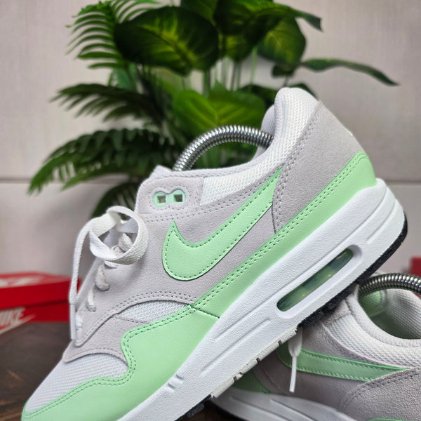 Nike Air Max 1 Essential Vapor Green maat 42