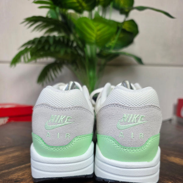 Nike Air Max 1 Essential Vapor Green maat 42