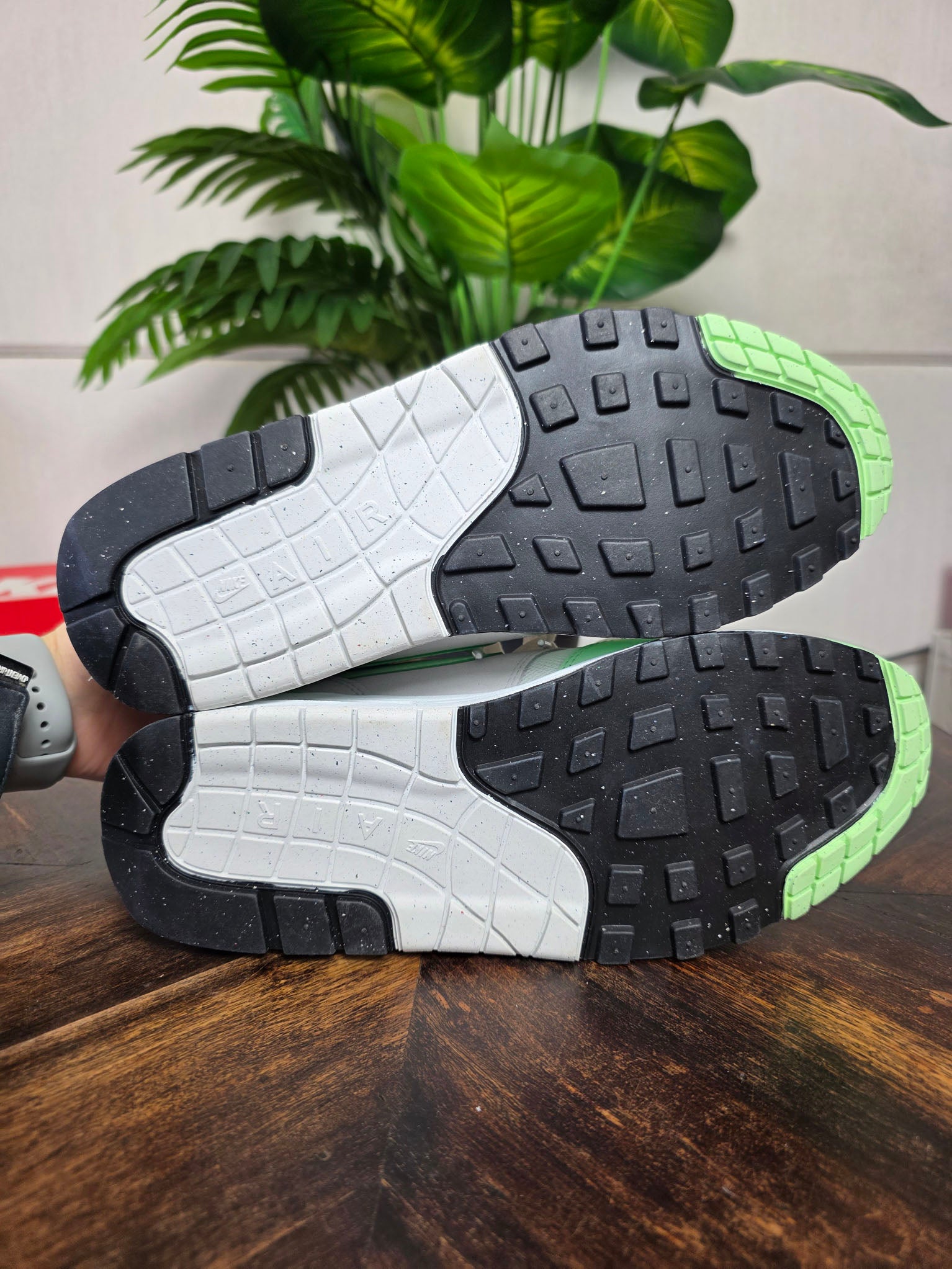 Nike Air Max 1 Essential Vapor Green maat 42
