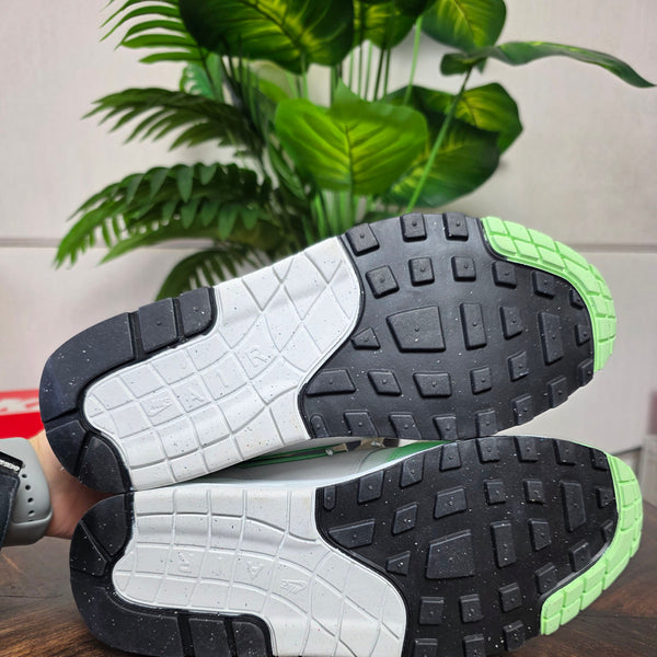 Nike Air Max 1 Essential Vapor Green maat 42