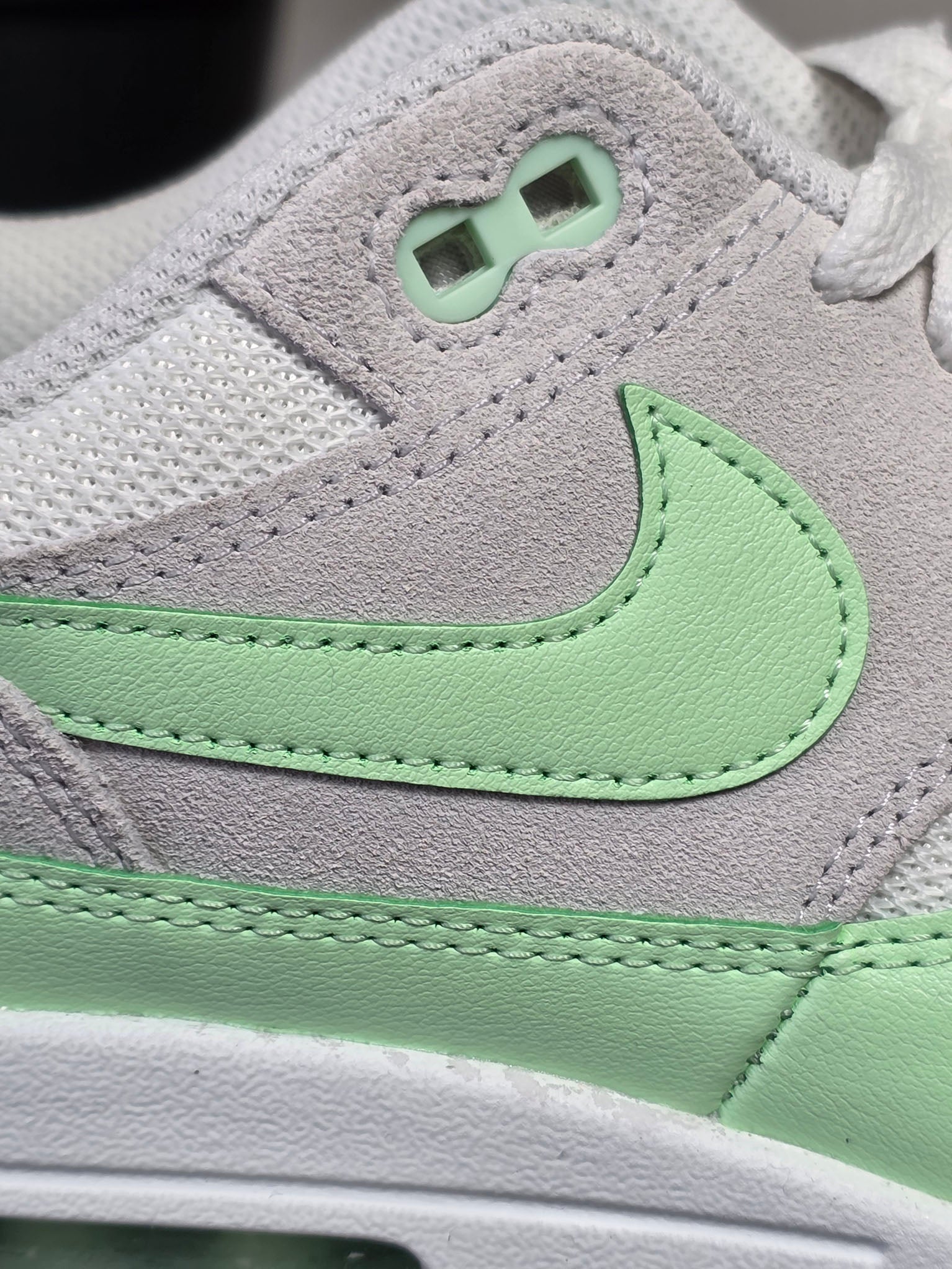 Nike Air Max 1 Essential Vapor Green maat 42