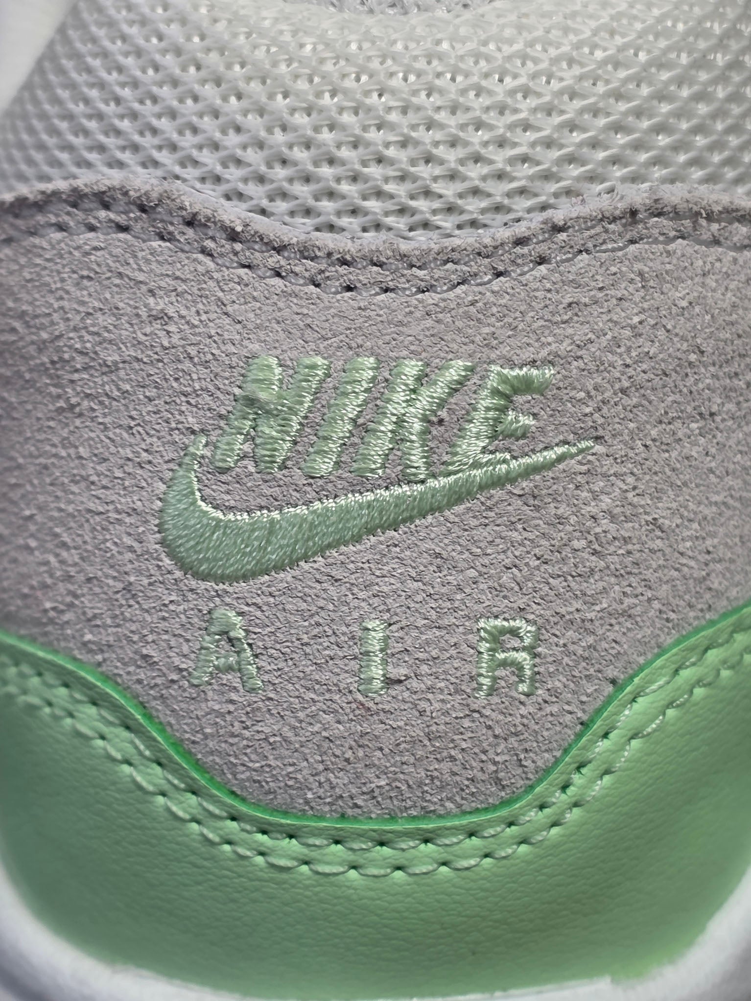 Nike Air Max 1 Essential Vapor Green maat 42