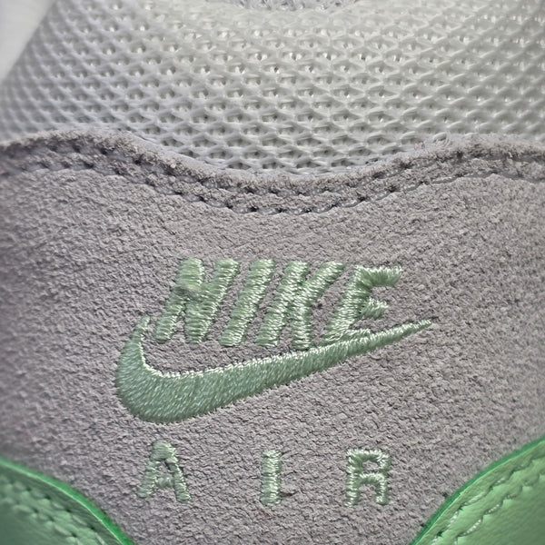 Nike Air Max 1 Essential Vapor Green maat 42