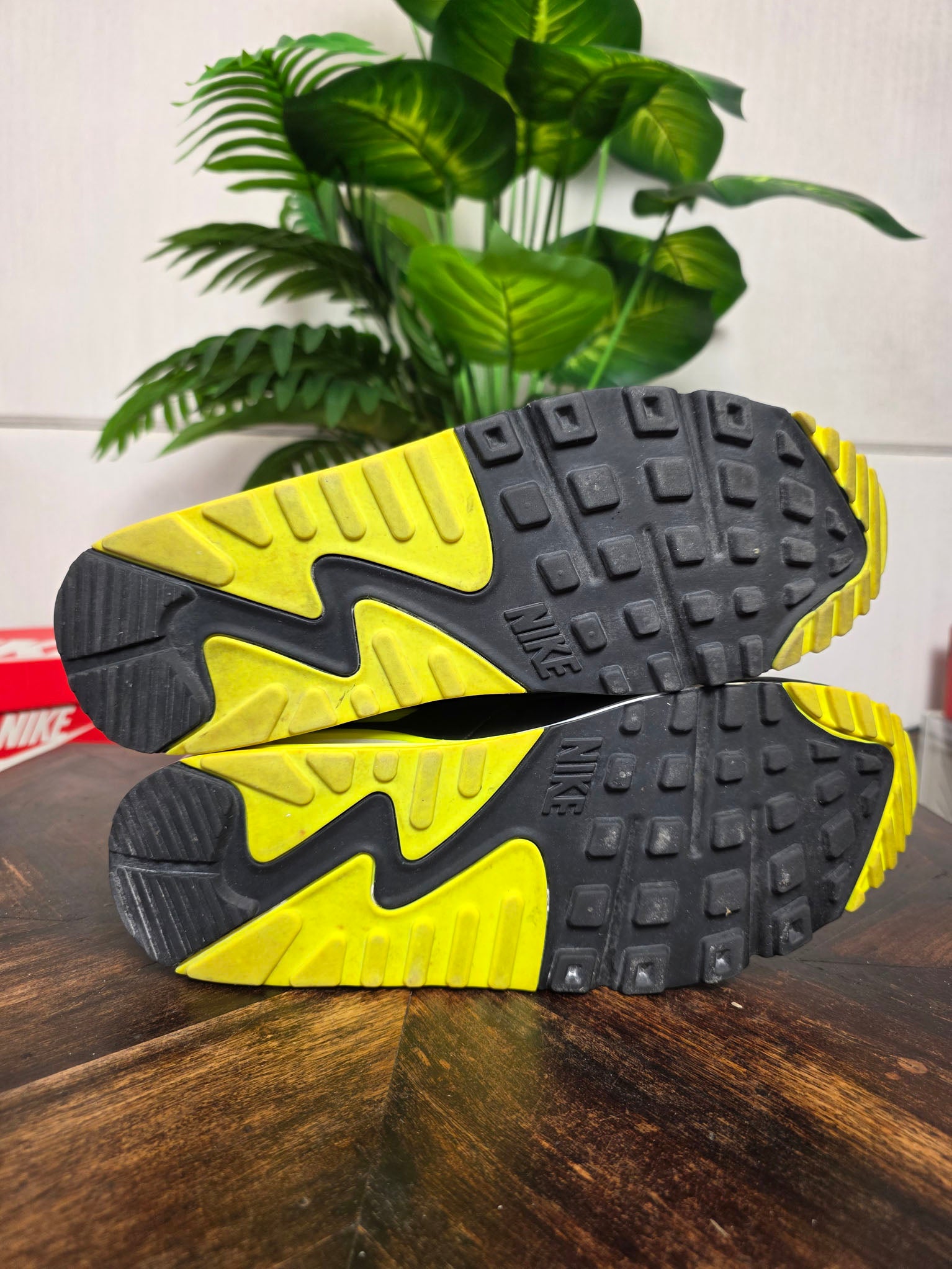 Nike Air Max 90 OG Volt maat 45