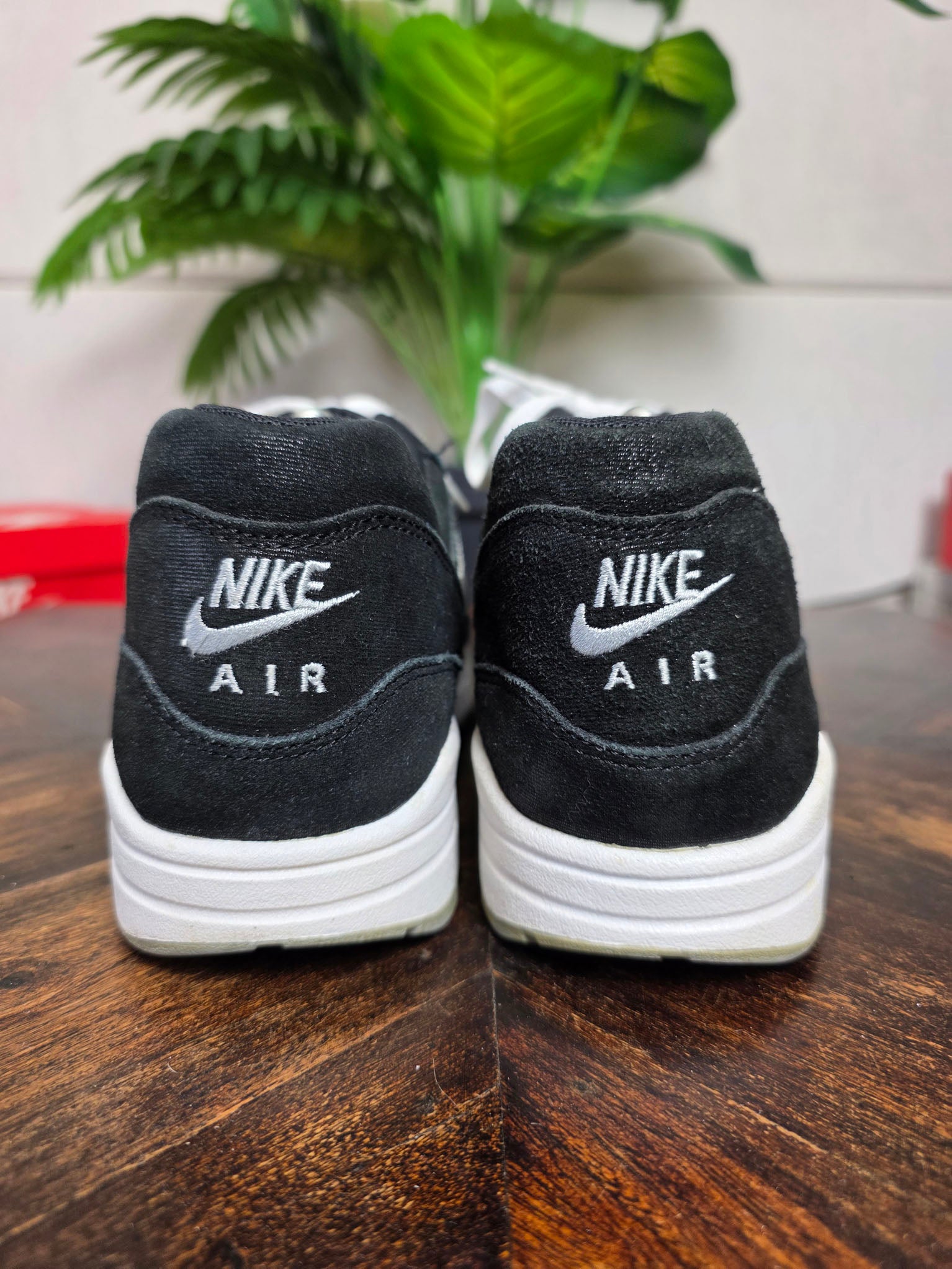 Nike Air Max 1 Premium Black Metallic Silver White maat 42,5