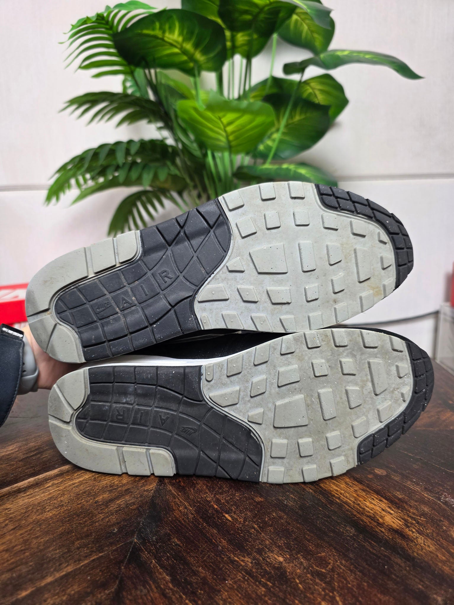 Nike Air Max 1 Premium Black Metallic Silver White maat 42,5