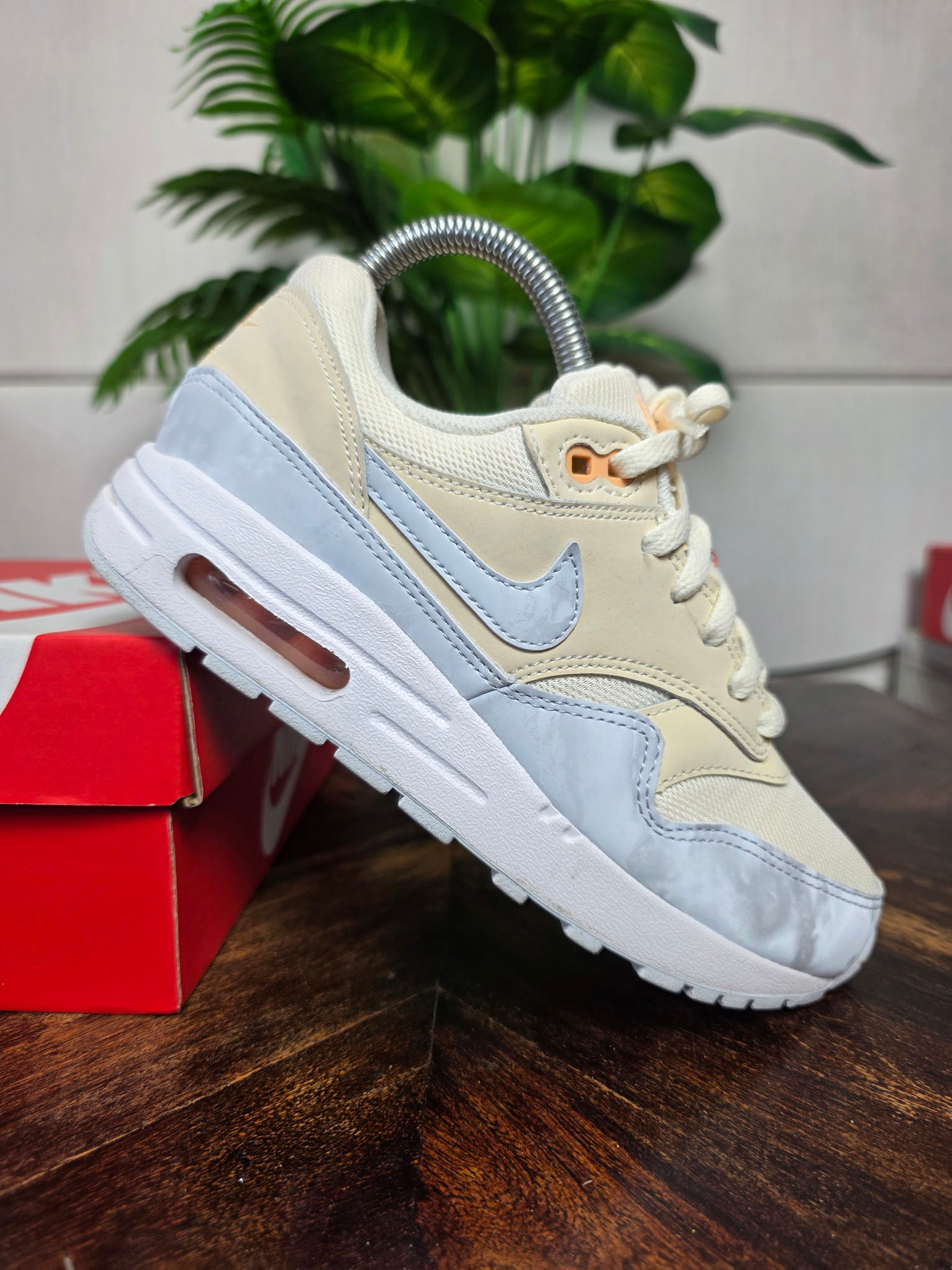 Nike Air Max 1 Pale Ivory maat 36,5