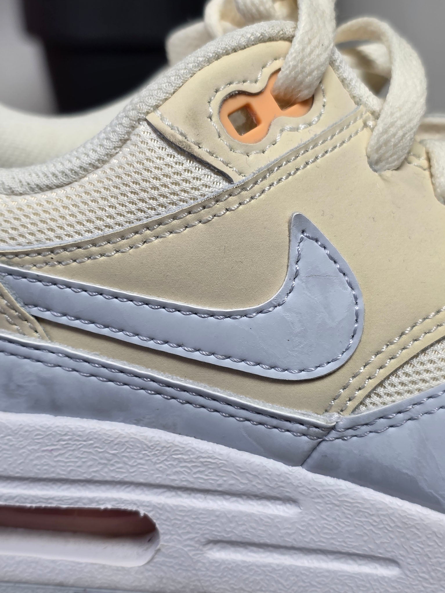 Nike Air Max 1 Pale Ivory maat 36,5